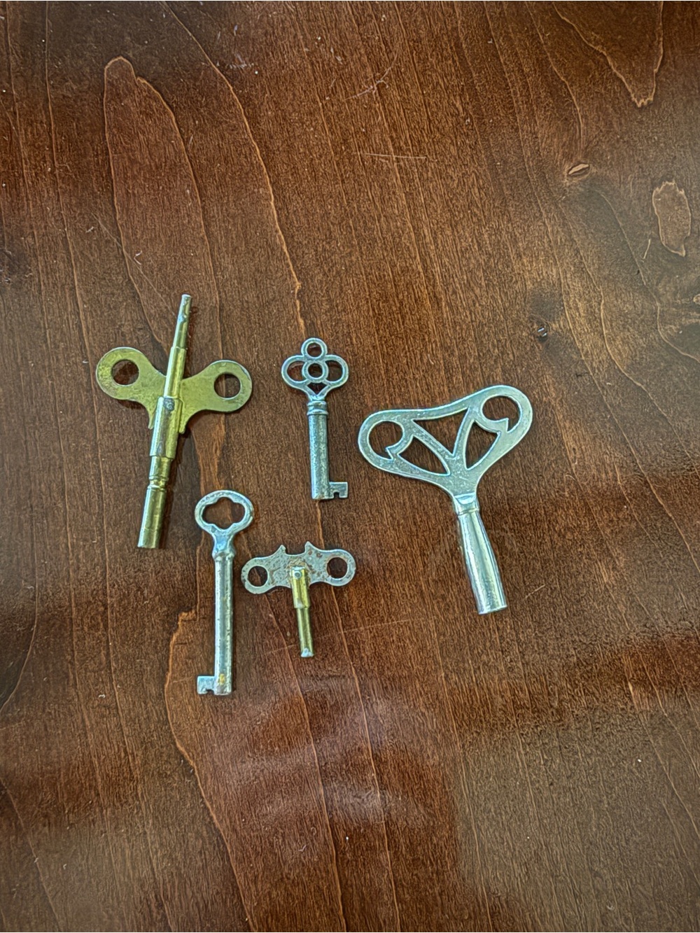 Vintage Brass and Silver Wind-Up Clock Key Set - Multicolor